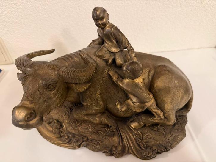 Bronzen beeld: Kinderen op een buffel, Antiek en Kunst, Kunst | Beelden en Houtsnijwerken, Ophalen of Verzenden