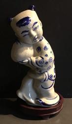 Porseleinen Chinese man/ jongen beeldje, Antiek en Kunst, Antiek | Porselein, Ophalen