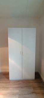 Witte tweedeurskast met veel legplanken, Ophalen, Overige materialen, Met deur(en), 100 tot 150 cm