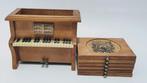 Vintage Wooden Piano Pianist Coaster Holder 6 Piece Cork Coa, Ophalen of Verzenden, Zo goed als nieuw, Glas of Kopje