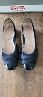 Damesschoen van Ara in maat 38. Marineblauw lakleer,  suède, Kleding | Dames, Schoenen, Pumps, Blauw, Ophalen of Verzenden, Zo goed als nieuw