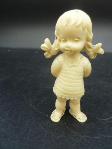 Kunststof popje meisje met vlechtjes poppen beschikbaar voor biedingen