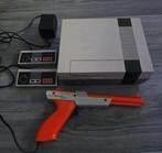Zeer nette en goede Nintendo Nes 8 bit spelcomputer +meer, Ophalen of Verzenden, Zo goed als nieuw, Met 2 controllers