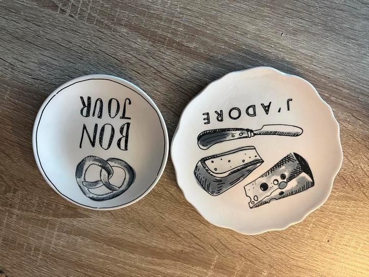 Blond Amsterdam Noir - 2 Leuke Bordjes, Huis en Inrichting, Keuken | Servies, Zo goed als nieuw, Bord(en), Blond Amsterdam, Aardewerk