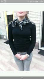 Sjaal zwart/wit met hartjes nieuw., Kleding | Dames, Ophalen of Verzenden, Nieuw, Maat 42/44 (L), Sjaal