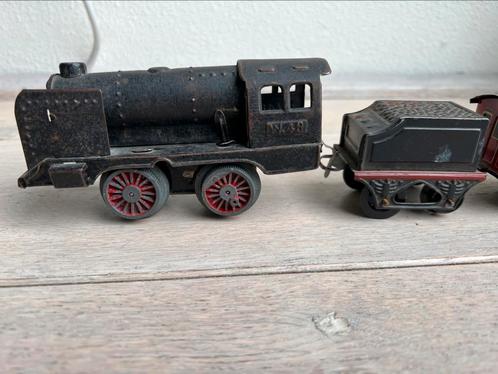 Spoor 0 blikken stoomlocomotief met tender en personenwagon, Antiek en Kunst, Antiek | Speelgoed, Ophalen of Verzenden