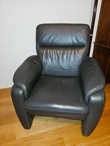 Lederen fauteuil in nette staat beschikbaar voor biedingen