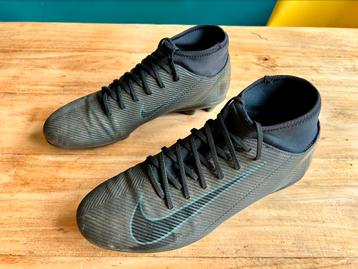 Nike voetbalschoenen, maat 44 beschikbaar voor biedingen