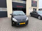 Ford Ka 1.2 Titanium 69pk 2012 Zwart 107.500 km, Auto's, Voorwielaandrijving, Euro 5, Stof, 4 stoelen