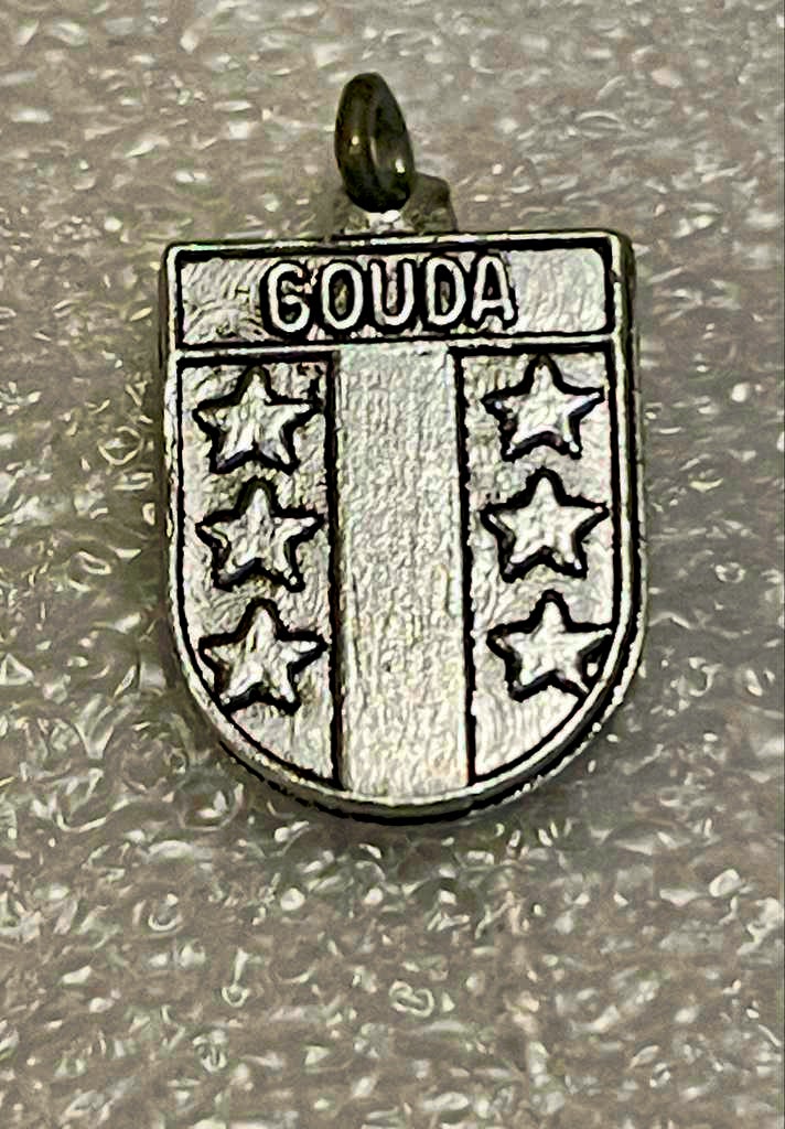Verzilverd bedel Gouda wapen, Overige merken, Gebruikt, Ophalen of Verzenden, 1 bedel