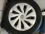 4x Volkswagen polo 6r 15inch banden + wieldoppen, Auto diversen, Wieldoppen, Ophalen, Zo goed als nieuw