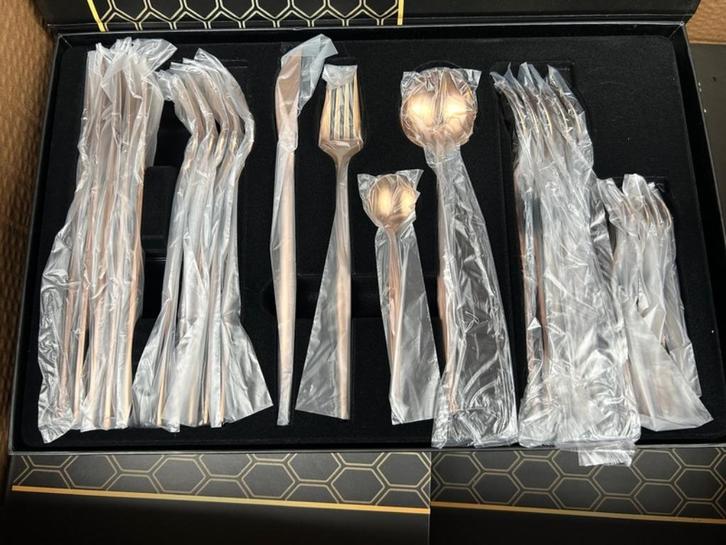 24 Delige Modern Bestekset, Rose Goud, Huis en Inrichting, Keuken | Bestek, Nieuw, Bestekset, Rvs of Chroom, Ophalen of Verzenden