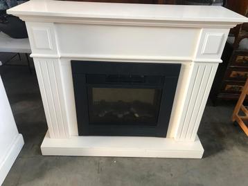 Elektrische Haard met Schouw beschikbaar voor biedingen