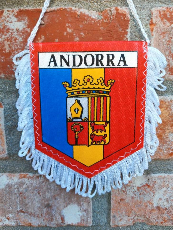 Andorra 1980 prachtig vaantje vaan wimpel, Diversen, Vlaggen en Wimpels, Ophalen of Verzenden