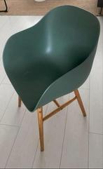 Leuke groene kuipstoel met houten poten, Huis en Inrichting, Ophalen, Kunststof, Gebruikt, Overige kleuren