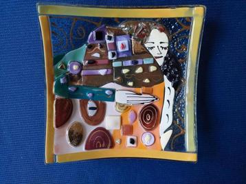 Een schaaltje van Glasmozaïek. Naar Klimt "De Omhelzing" beschikbaar voor biedingen