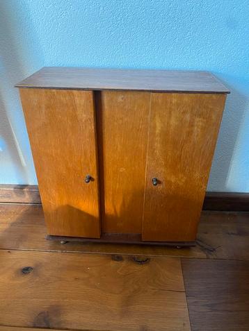 Vintage  (Poppenhuis) Kast beschikbaar voor biedingen