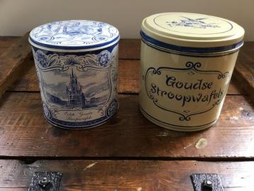 Twee stroopwafelblikken. beschikbaar voor biedingen