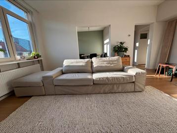 Beige Ikea Kivik bank met poef - afbeelding 2
