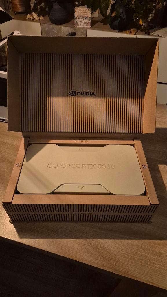 RTX 5080 Founders Edition, Computers en Software, Videokaarten, Nieuw, Nvidia, PCI-Express 5.0, GDDR6, HDMI, DisplayPort, Ophalen