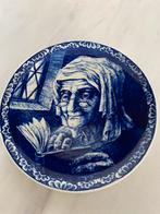 Sierbord Volendamse vissersvrouw, Boch la Louviere, Antiek en Kunst, Ophalen of Verzenden