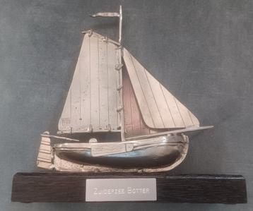 Zuiderzee Botter 94% tin IJsselmeer zeilschip op sokkel beschikbaar voor biedingen