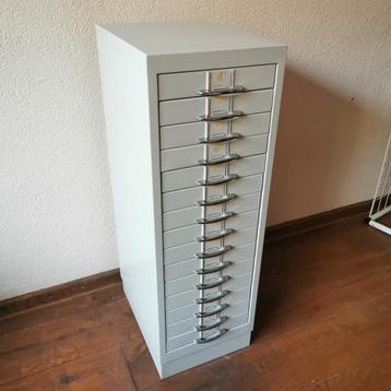 Vintage stalen ladekast ladenkast a4 archiefkast industrieel beschikbaar voor biedingen