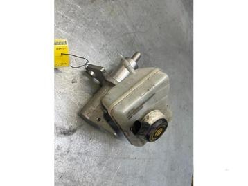 Hoofdremcilinder van een Audi A8 beschikbaar voor biedingen