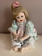 Porseleinen pop met muziekdoos, Verzamelen, Poppen, Ophalen of Verzenden, Gebruikt, Pop