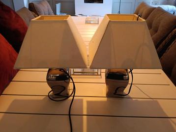 2 Sets van 2 tafellampen beschikbaar voor biedingen