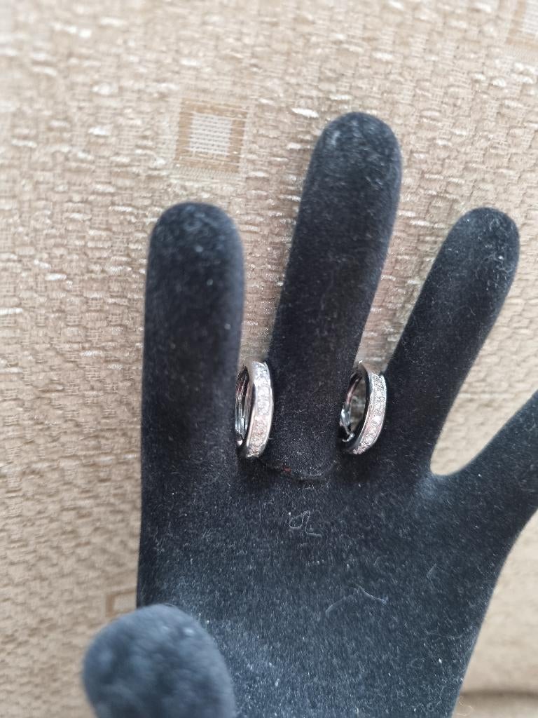 18 krt witg creolen met natuurlijk briljant ca. 0.50 crt, Nieuw, Ophalen of Verzenden, Met edelsteen, Knopjes of Stekers