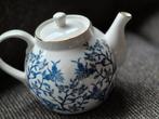 Theepot met blauwe bloemmotieven, Keramiek, Overige typen, Ophalen of Verzenden, Zo goed als nieuw