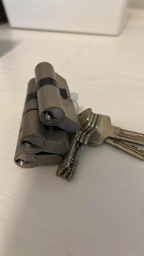 DOM SKG 3 cylinders 3x gelijksluitend, Doe-het-zelf en Verbouw, Hang- en Sluitwerk, Zo goed als nieuw, Slot, Rvs, Ophalen of Verzenden