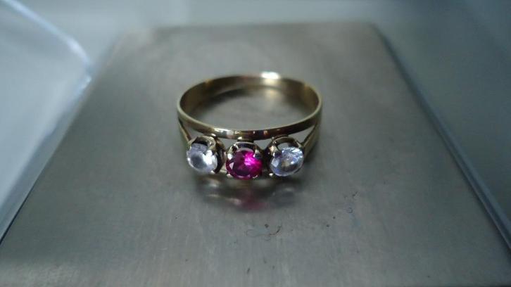 8 karaats gouden ring met robijn en 2 topaas maat, Sieraden, Tassen en Uiterlijk, Ringen, Zo goed als nieuw, Dame, 17 tot 18, Goud