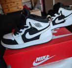 Jordan 1 Mid Kinderschoenen Maat 30, Kinderen en Baby's, Kinderkleding | Schoenen en Sokken, Ophalen of Verzenden, Zo goed als nieuw