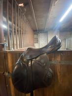 Stübben Portos Elite springzadel bruin 16,5 inch, Dieren en Toebehoren, Paarden en Pony's | Zadels, Ophalen, Zo goed als nieuw