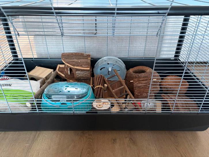 Grote hamsterkooi met veel toebehoren, Dieren en Toebehoren, Knaagdieren en Konijnen | Hokken en Kooien, Zo goed als nieuw, Kooi