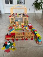 Houten poppenhuis met meubels en trein, Ophalen, Zo goed als nieuw, Jongen of Meisje