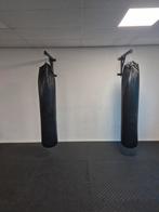 Twee stootzakken met ophangbeugels - direct klaar!, Ophalen, Gebruikt, Bokszak