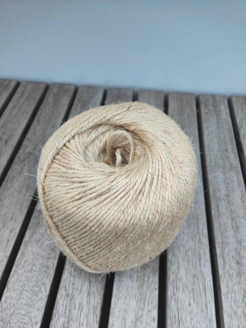 Bol sisal touw 4mm ongeveer 450meter, Doe-het-zelf en Verbouw, Overige Doe-het-zelf en Verbouw, Nieuw, Ophalen of Verzenden