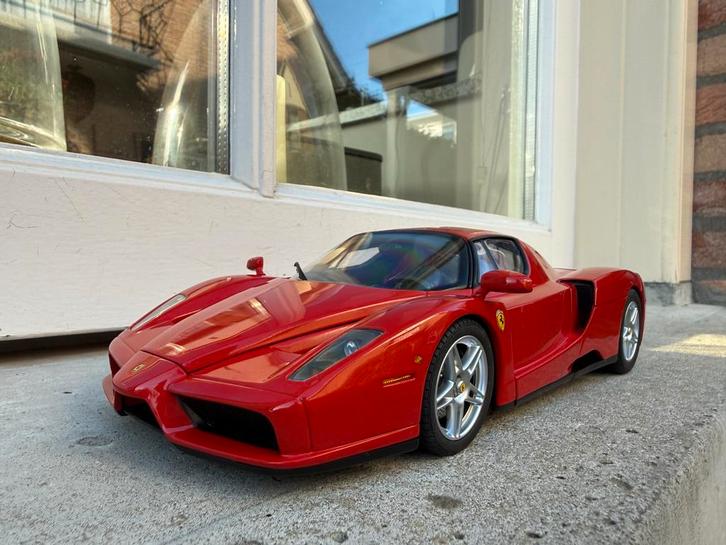 1:18 Ferrari Enzo High End rood 2003 BBR Full Opening, Hobby en Vrije tijd, Modelauto's | 1:18, Zo goed als nieuw, Auto, Overige merken