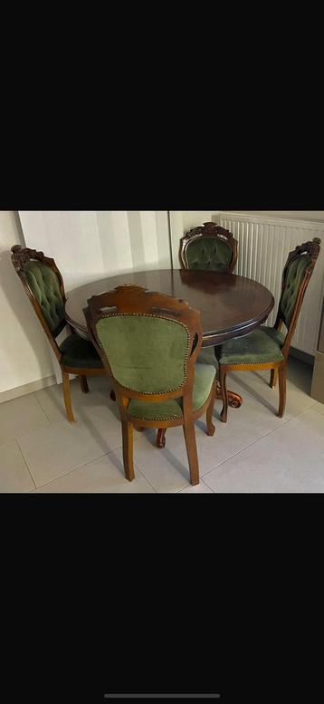 Vintage antiek tafel met stoelen beschikbaar voor biedingen