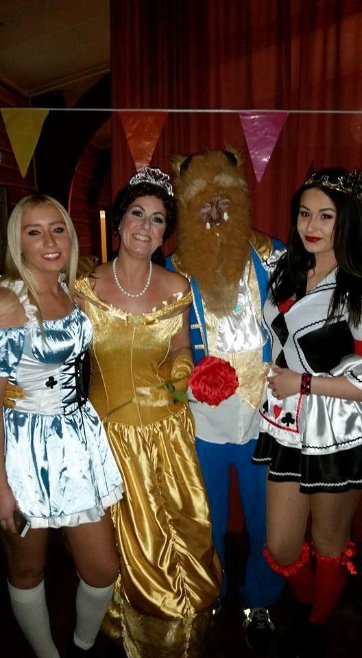 Disney verkleedkleding te huur max €22 voor complete kostuum, Kleding | Dames, Carnavalskleding en Feestkleding, Zo goed als nieuw