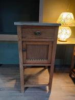 Charmant antiek Frans kastje met marmer blad., Ophalen