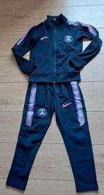 Nike trainingspak paris saint germain maat 128, Meisje, Sport- of Zwemkleding, Ophalen of Verzenden, Zo goed als nieuw