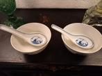 twee porseleinen Chinese soepkommen met lepels, Antiek en Kunst, Ophalen of Verzenden