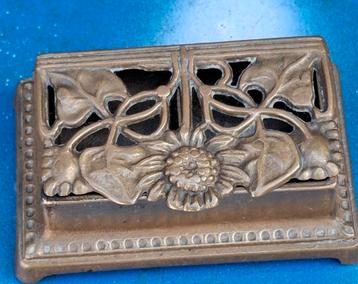 Postzegelbakje. Art Nouveau. Zonnebloem. 8.5/5.5/3 cm. beschikbaar voor biedingen