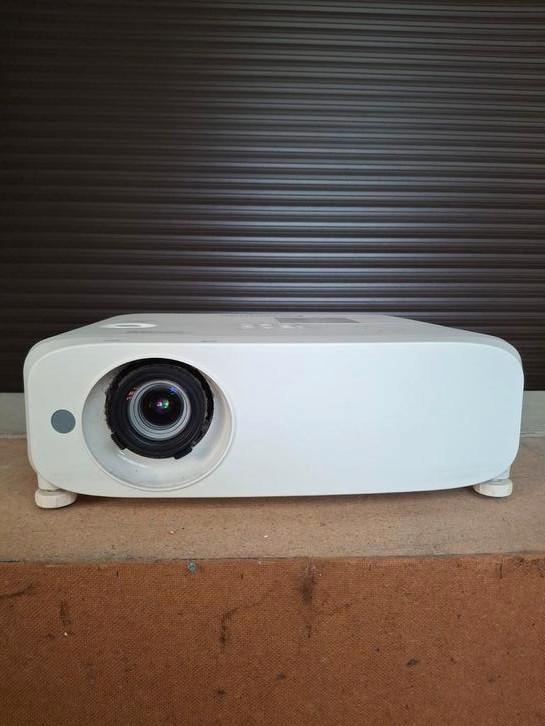 Beamer  panasonic, Audio, Tv en Foto, Beamers, Zo goed als nieuw, LED, Ophalen