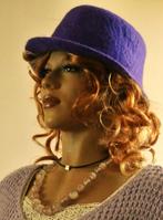 Hoedje kleding stijl lila/paars outfit bucket hat dameshoed, Antiek en Kunst, Ophalen of Verzenden