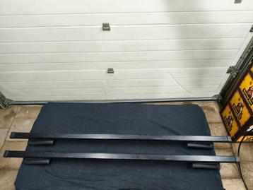 Thule Dakdragers 122cm - Verschillende bevestigingsmaten beschikbaar voor biedingen